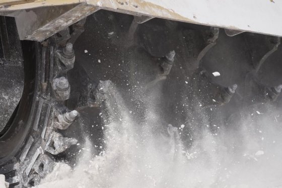 «Атомстройкомплекс» начал испытания редкого комбайна для разработки карьеров