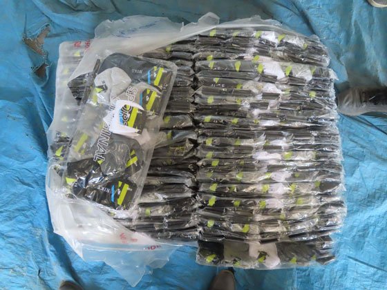 Челябинская таможня не допустила ввоз в Екатеринбург 9,5 тонны контрафактного белья и носков