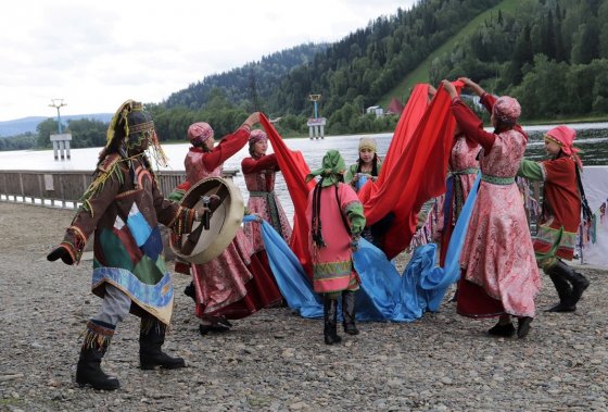 Распадская угольная компания выпустит в сибирские реки 80 тыс. мальков