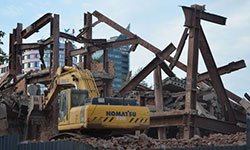 Долгострой раз«Дели» до фундамента