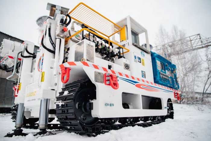 На шахте «Осинниковская» запущен в работу новый станок направленного бурения На шахте «Осинниковская» запущен в работу новый станок направленного бурения