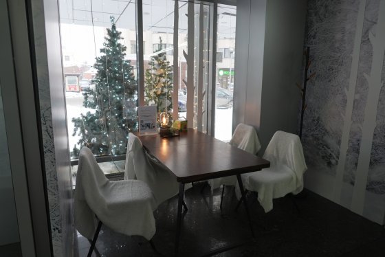 Главный офис «Атомстройкомплекса» украсила новогодняя инсталляция