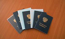 Непривитых лишают работы