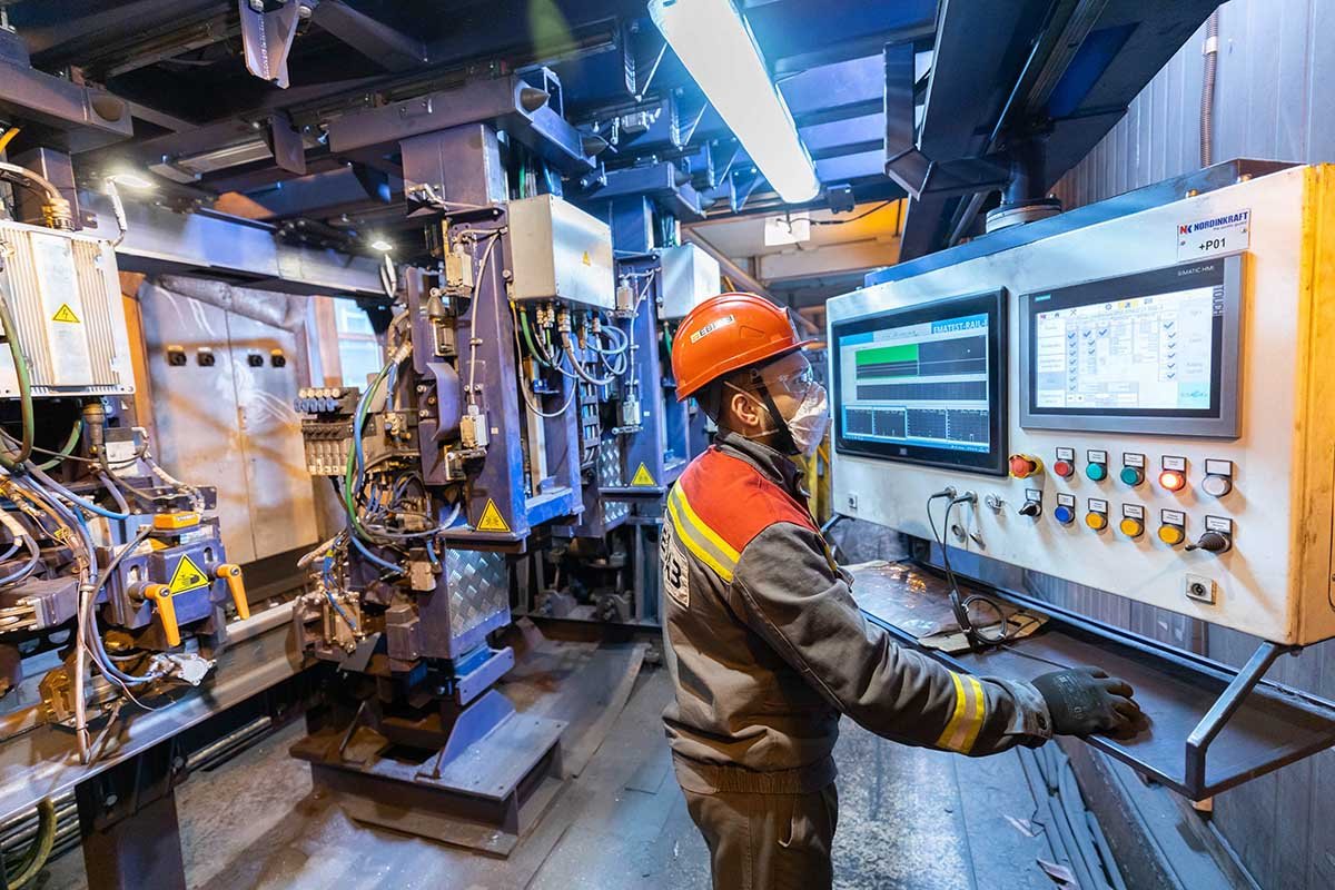 ЕВРАЗ инвестирует более 440 млн рублей в модернизацию оборудования линий неразрушающего контроля ЕВРАЗ инвестирует более 440 млн рублей в модернизацию оборудования линий неразрушающего контроля