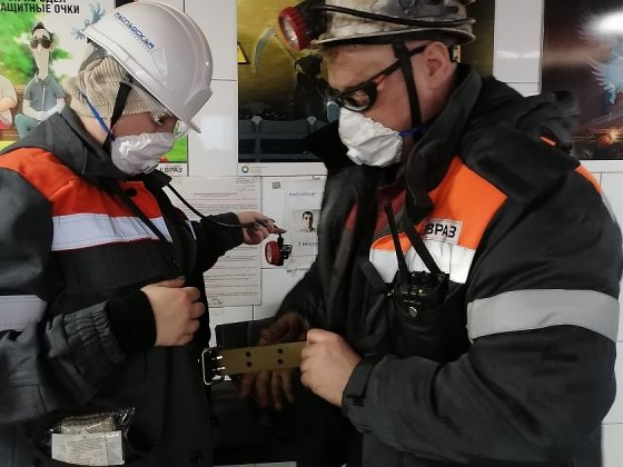 На шахте «Распадская-Коксовая» прошла экскурсия для жен горняков на глубине 560 метров На шахте «Распадская-Коксовая» прошла экскурсия для жен горняков на глубине 560 метров