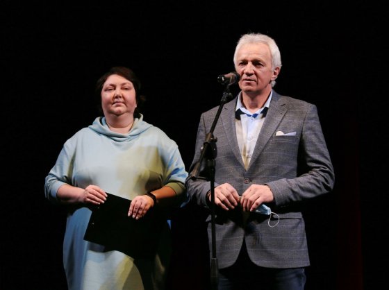 ЕВРАЗ выделил 1 млн рублей на создание спектакля «Как живой» в Нижнетагильском драмтеатре ЕВРАЗ выделил 1 млн рублей на создание спектакля «Как живой» в Нижнетагильском драмтеатре