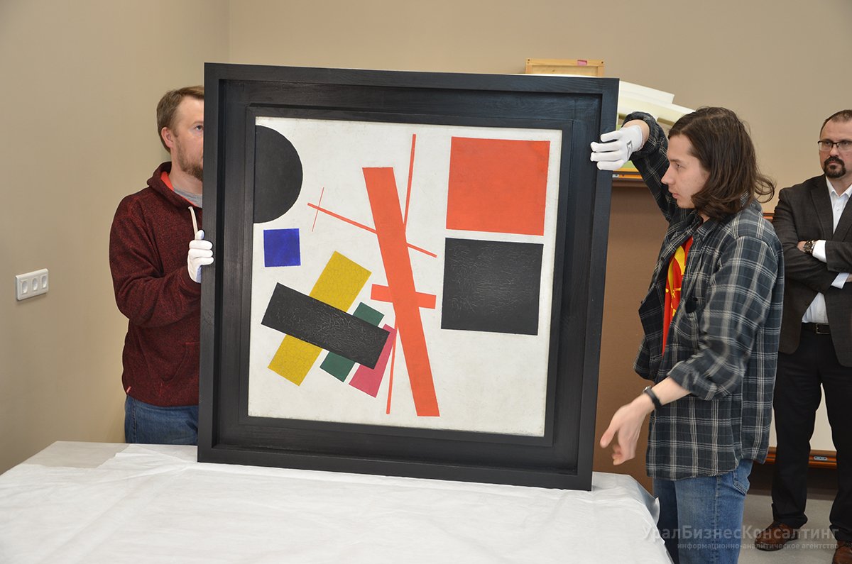 В Екатеринбург из Сеула вернулись картины из коллекции авангарда ЕМИИ