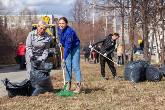 В ходе городского субботника в Первоуральске 800 сотрудников ПНТЗ благоустроили 56 га территории города
