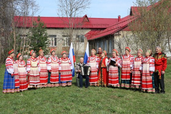 Сотрудники Распадской угольной компании высадили 200 молодых деревьев в Новокузнецке и Междуреченске