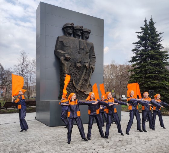 Сотрудники Распадской угольной компании высадили 200 молодых деревьев в Новокузнецке и Междуреченске