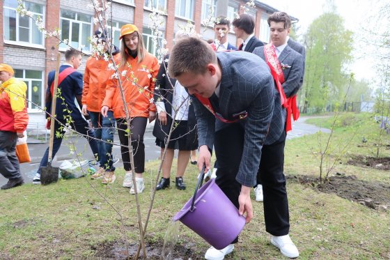ЕВРАЗ выделил более 500 тыс. рублей на покупку саженцев для озеленения Качканарского городского округа ЕВРАЗ выделил более 500 тыс. рублей на покупку саженцев для озеленения Качканарского городского округа