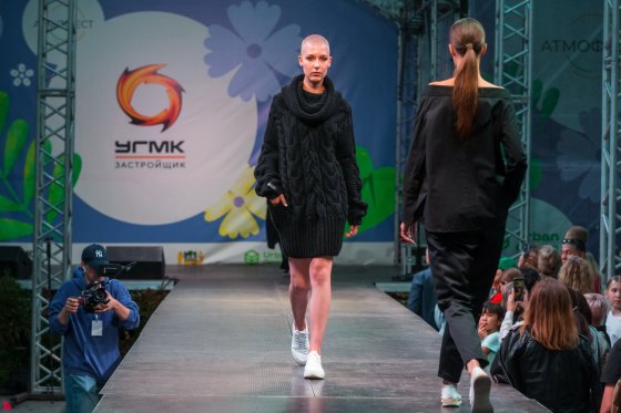 В Екатеринбурге на площади 1905 года в рамках празднования Дня города прошли дефиле от уральских модельеров