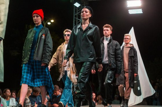 В Екатеринбурге на площади 1905 года в рамках празднования Дня города прошли дефиле от уральских модельеров