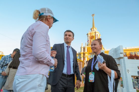В Екатеринбурге на площади 1905 года в рамках празднования Дня города прошли дефиле от уральских модельеров