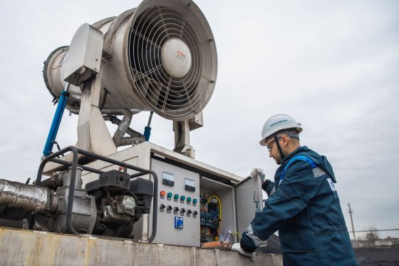 На шахте «Усковская» запущена в эксплуатацию новая мобильная установка пылеподавления на угольных складах На шахте «Усковская» запущена в эксплуатацию новая мобильная установка пылеподавления на угольных складах