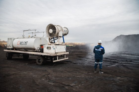 На шахте «Усковская» запущена в эксплуатацию новая мобильная установка пылеподавления на угольных складах На шахте «Усковская» запущена в эксплуатацию новая мобильная установка пылеподавления на угольных складах