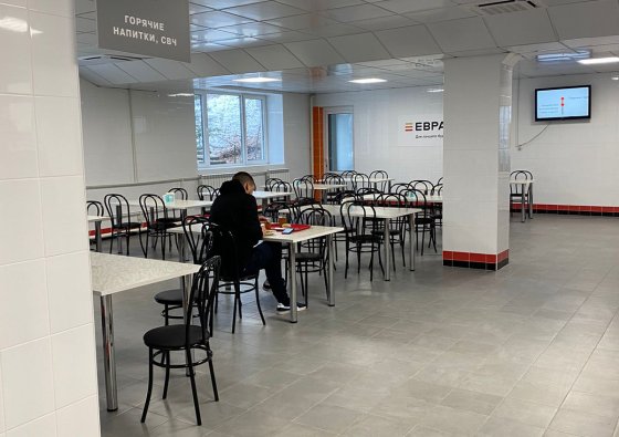 ЕВРАЗ КГОК за 30 млн рублей модернизировал столовую для работников ремонтного цеха