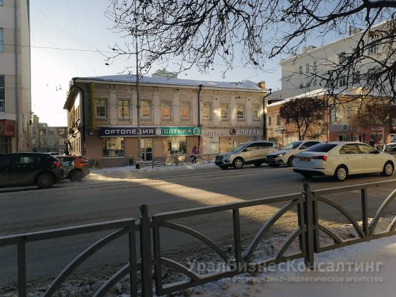 Высотку обложили памятниками Высотку обложили памятниками