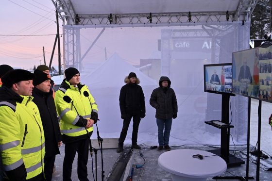 Свердловский губернатор Евгений Куйвашев принял участие в проведенной президентом РФ церемонии ввода дорожных участков Свердловский губернатор Евгений Куйвашев принял участие в проведенной президентом РФ церемонии ввода дорожных участков