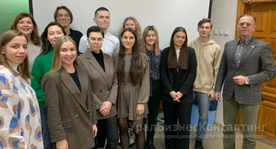 Студенты «апгрейдят» избы Студенты «апгрейдят» избы