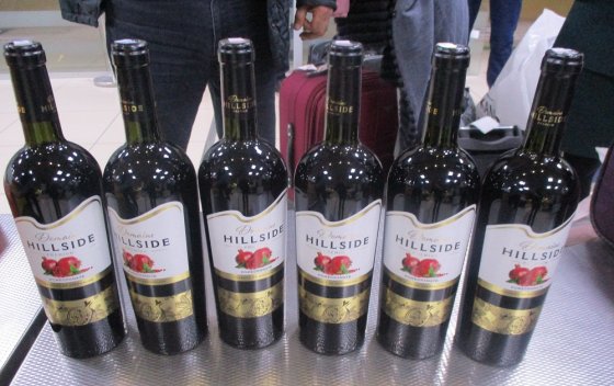 В Кольцово задержали пассажира с 15 бутылками элитного алкоголя В Кольцово задержали пассажира с 15 бутылками элитного алкоголя