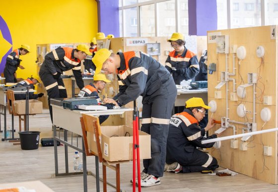 В чемпионате ЕВРАЗа по высокотехнологичным профессиям приняли участие почти 100 школьников Сибири и Урала В чемпионате ЕВРАЗа по высокотехнологичным профессиям приняли участие почти 100 школьников Сибири и Урала