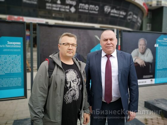 В центре Екатеринбурга открылся фотопроект о медиках-наставниках В центре Екатеринбурга открылся фотопроект о медиках-наставниках