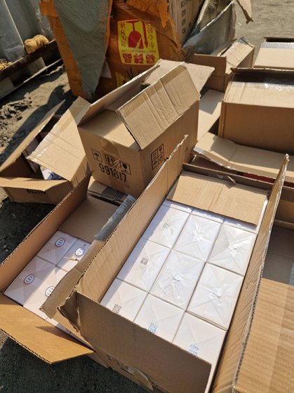 Екатеринбургские таможенники изъяли из оборота контрафактный парфюм и сигареты общей стоимостью 7 млн рублей Екатеринбургские таможенники изъяли из оборота контрафактный парфюм и сигареты общей стоимостью 7 млн рублей