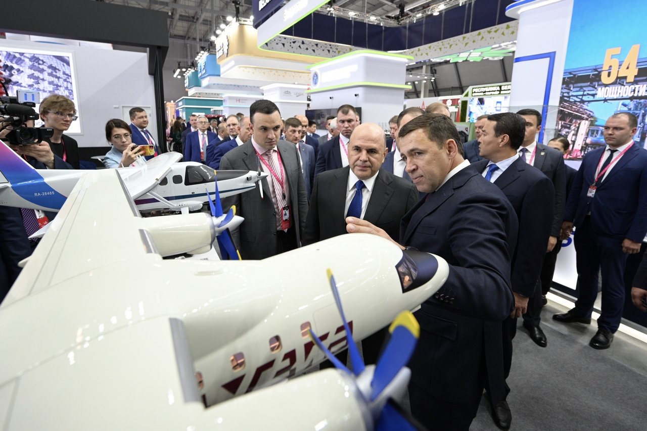 Свердловский губернатор Евгений Куйвашев продемонстрировал уральские разработки премьер-министрам России, Белоруссии и Казахстана в ходе ИННОПРОМа Свердловский губернатор Евгений Куйвашев продемонстрировал уральские разработки премьер-министрам России, Белоруссии и Казахстана в ходе ИННОПРОМа