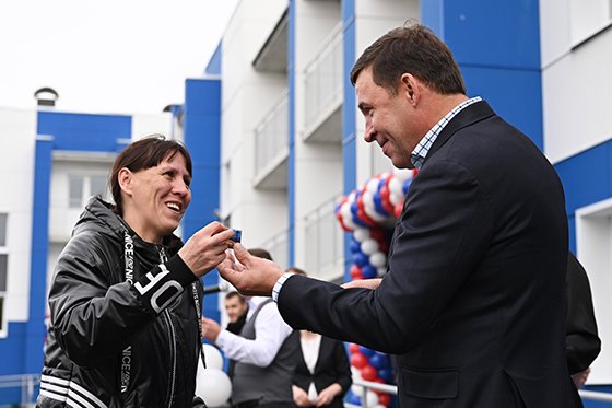 Погорельцам отстроили новое жилье Погорельцам отстроили новое жилье