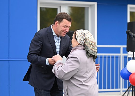 Погорельцам отстроили новое жилье Погорельцам отстроили новое жилье