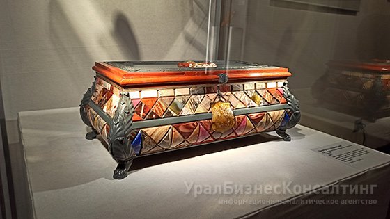 Портреты, шкатулки, драконы