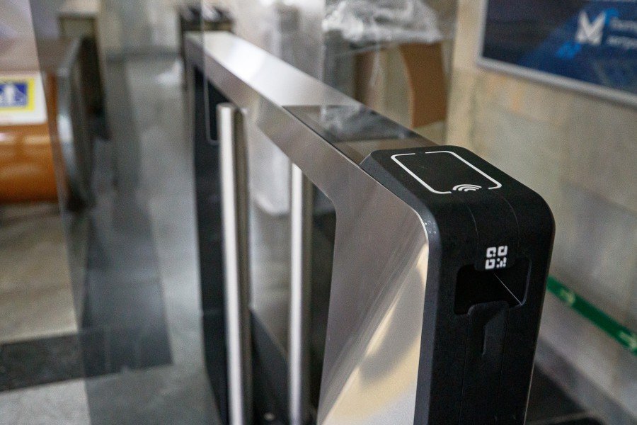 В Екатеринбурге на станции метро «Площадь 1905 года» началась установка новых турникетов В Екатеринбурге на станции метро «Площадь 1905 года» началась установка новых турникетов