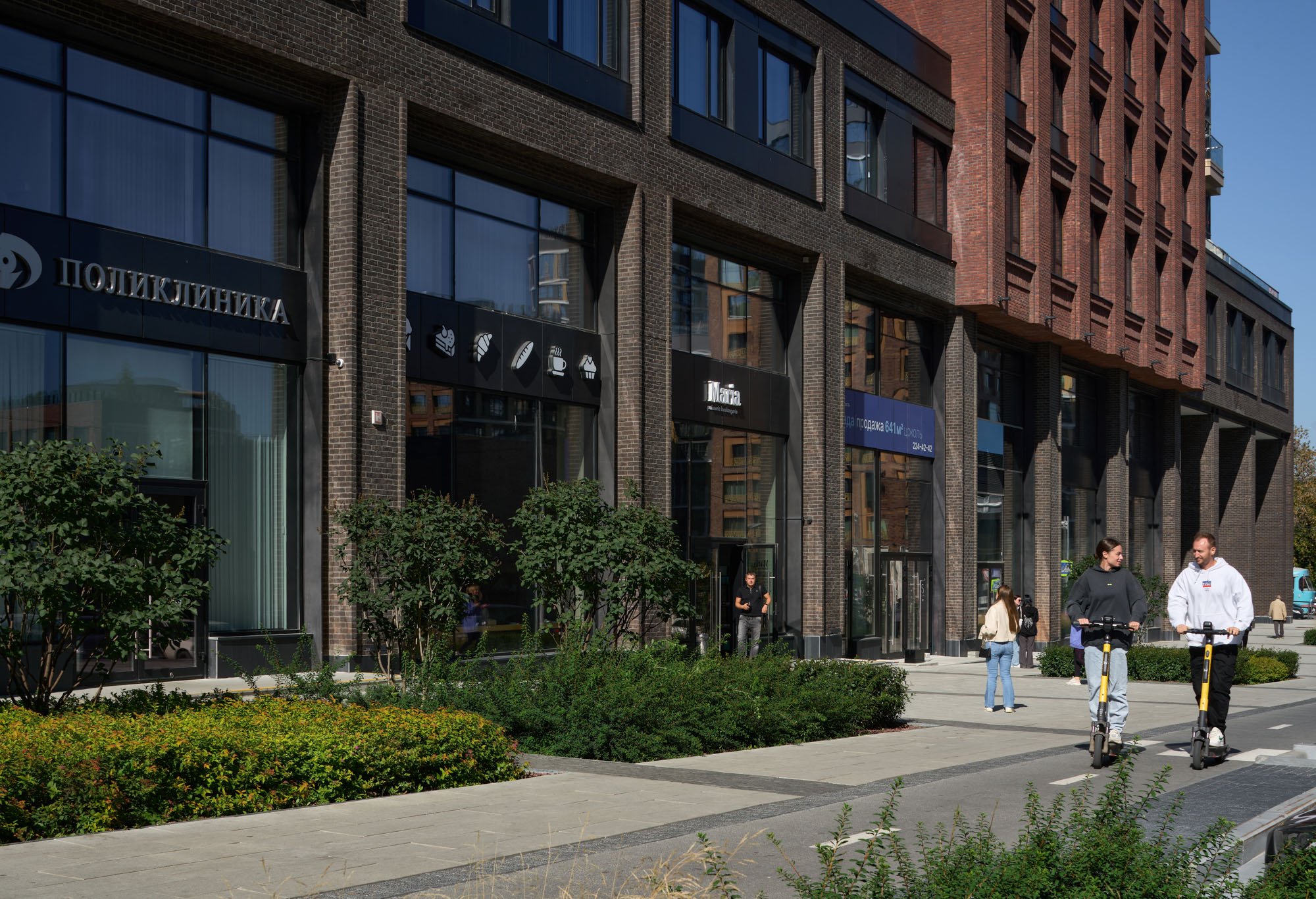 Суд взыскал с автомобилиста 80 тыс. рублей за парковку на газоне у жилого комплекса «Свобода Residence» в Екатеринбурге Суд взыскал с автомобилиста 80 тыс. рублей за парковку на газоне у жилого комплекса «Свобода Residence» в Екатеринбурге