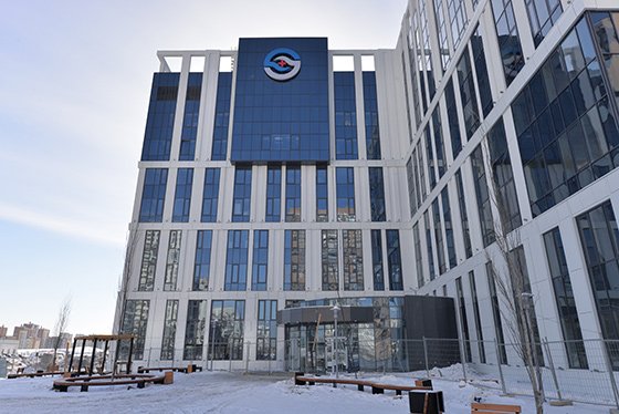 В Академическом завершается строительство взрослой поликлиники