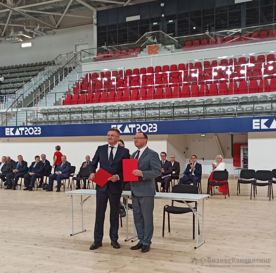 В Академическом районе Екатеринбурга отметили 300-летие Российской академии наук В Академическом районе Екатеринбурга отметили 300-летие Российской академии наук