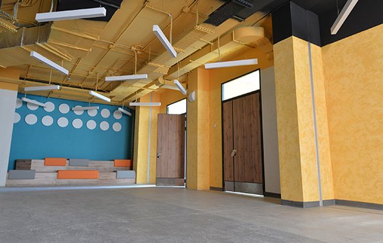 Специалисты «Атомстройкомплекса» открыли демонстрационное пространство в строящейся школе на улице Советской в Екатеринбурге