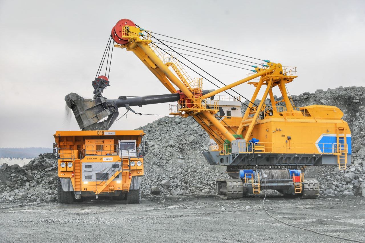 ЕВРАЗ инвестировал в обновление парка горной техники на Качканарском ГОКе 2,2 млрд рублей ЕВРАЗ инвестировал в обновление парка горной техники на Качканарском ГОКе 2,2 млрд рублей