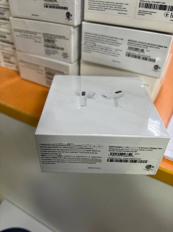 Екатеринбургские таможенники изъяли 90 гаджетов и 170 аксессуаров без документов Екатеринбургские таможенники изъяли 90 гаджетов и 170 аксессуаров без документов