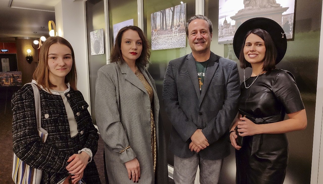 В Екатеринбурге открылась фотовыставка «Венгрия: город и природа» В Екатеринбурге открылась фотовыставка «Венгрия: город и природа»