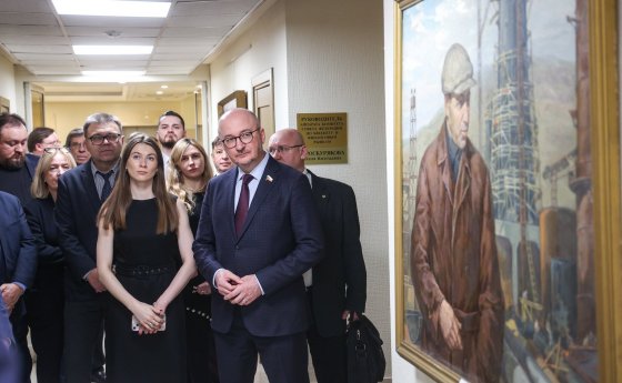 В Совете Федерации открылась выставка картин в честь 95-летия Магнитогорска В Совете Федерации открылась выставка картин в честь 95-летия Магнитогорска