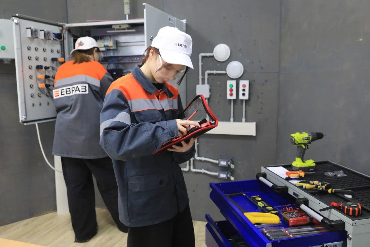 ЕВРАЗ готовит молодых специалистов ЕВРАЗ готовит молодых специалистов