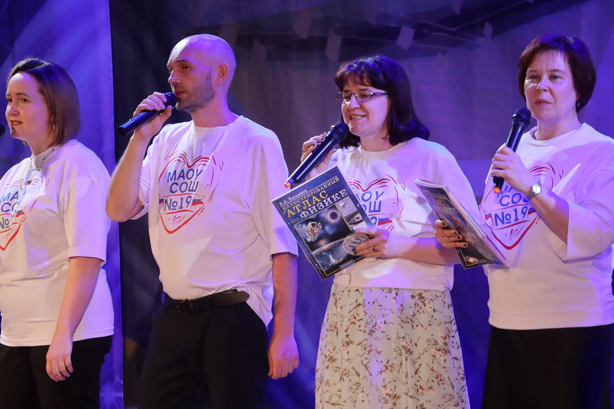 Последний звонок в Академическом Последний звонок в Академическом