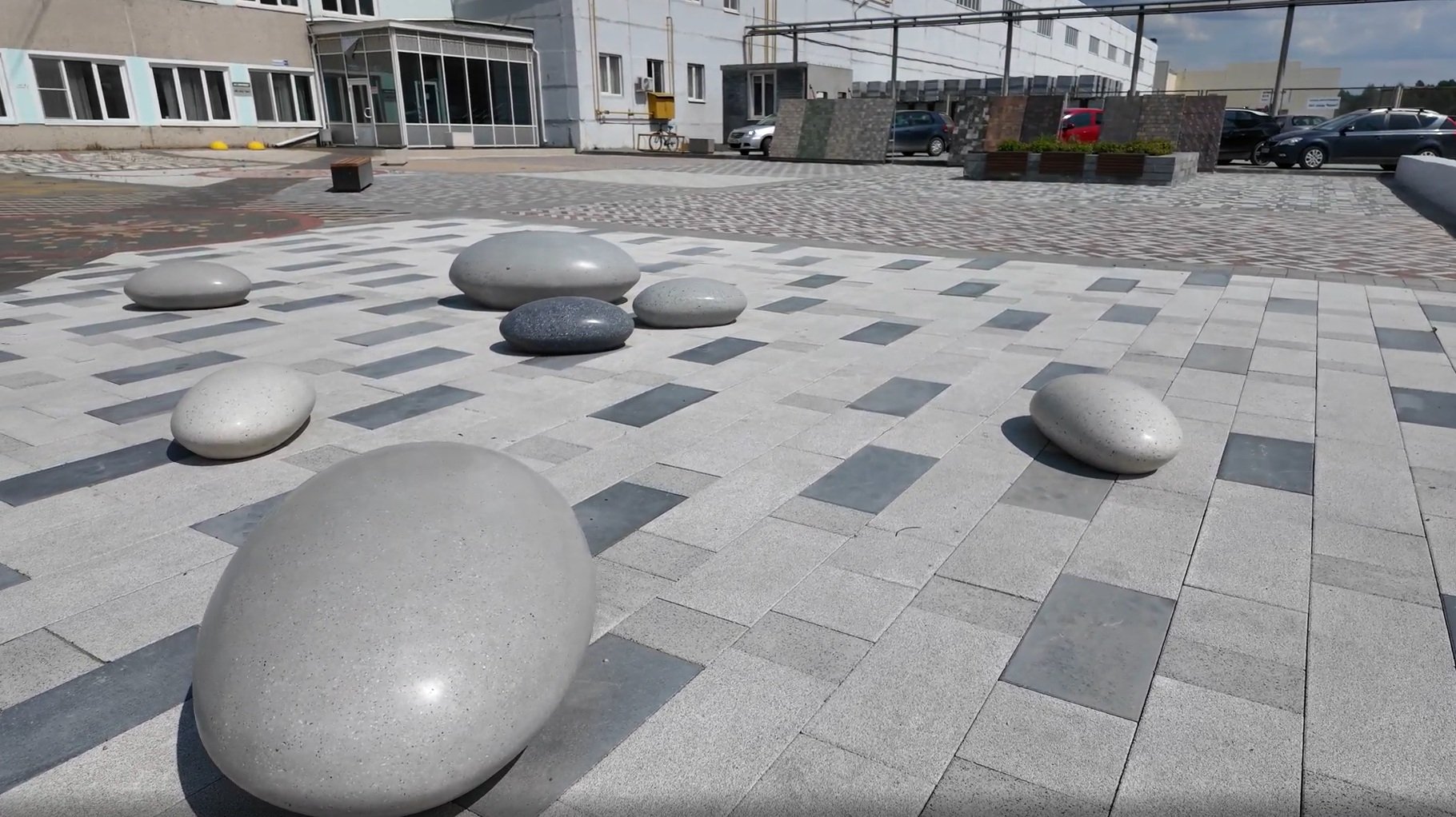 В Екатеринбурге может появиться гигантская галька В Екатеринбурге может появиться гигантская галька