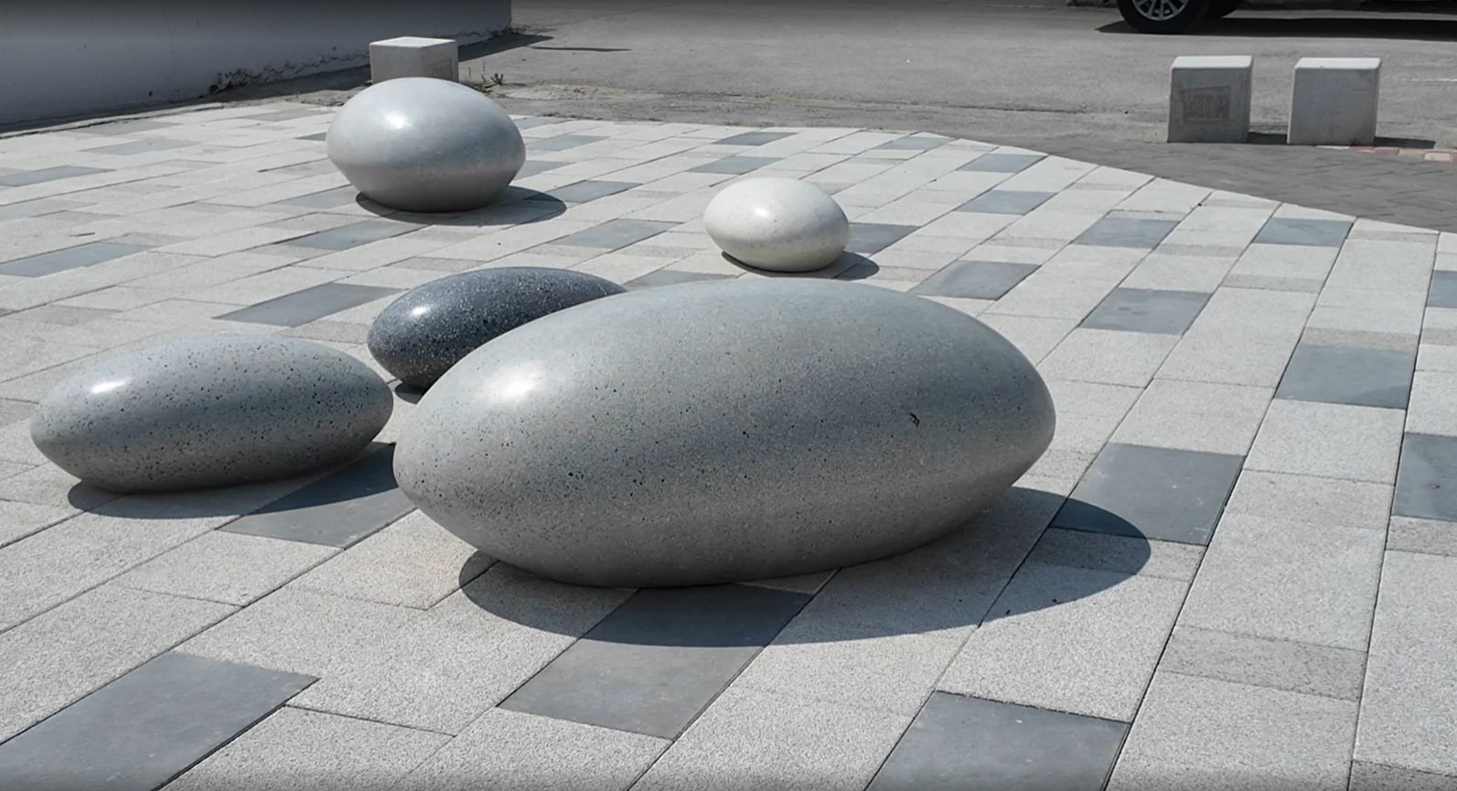 В Екатеринбурге может появиться гигантская галька В Екатеринбурге может появиться гигантская галька