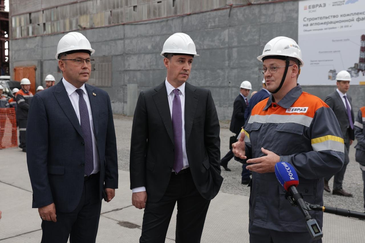 Вице-премьер Дмитрий Патрушев осмотрел строящийся комплекс серогазоочистки ЕВРАЗ ЗСМК