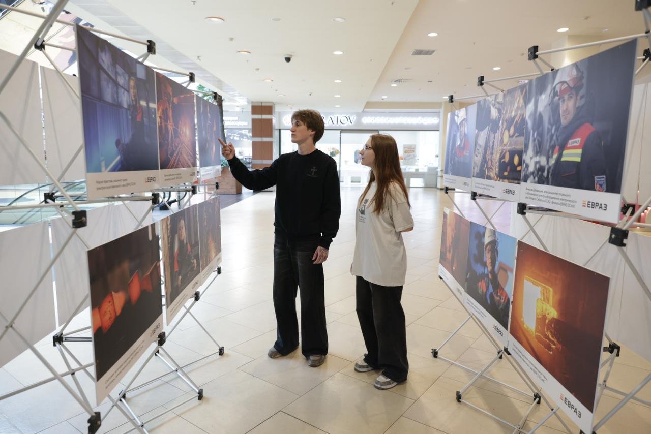 В Новокузнецке открылась фотовыставка с портретами сотрудников ЕВРАЗ ЗСМК В Новокузнецке открылась фотовыставка с портретами сотрудников ЕВРАЗ ЗСМК