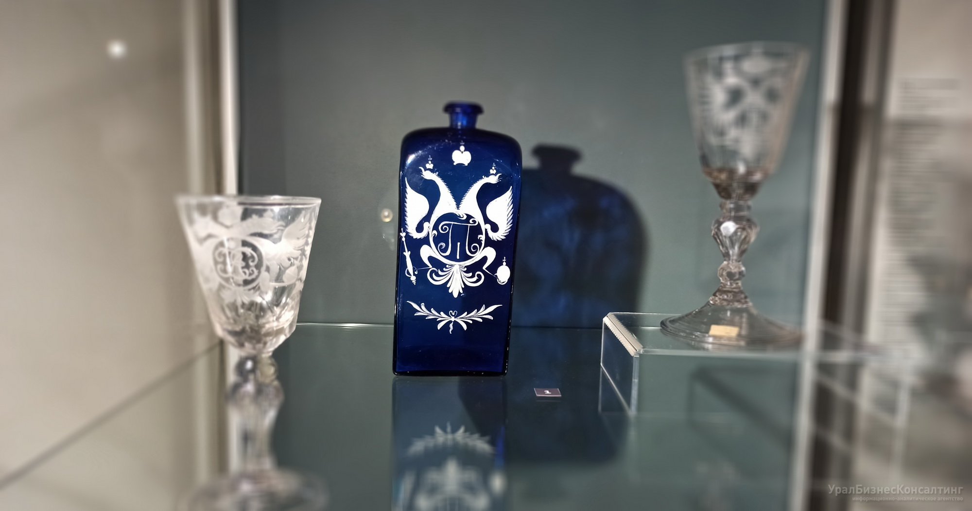 В Екатеринбургском музее ИЗО пройдет кураторская экскурсия по выставке «Отражения веков. Русское художественное стекло XVIII — начала ХХ века из музейных собраний»