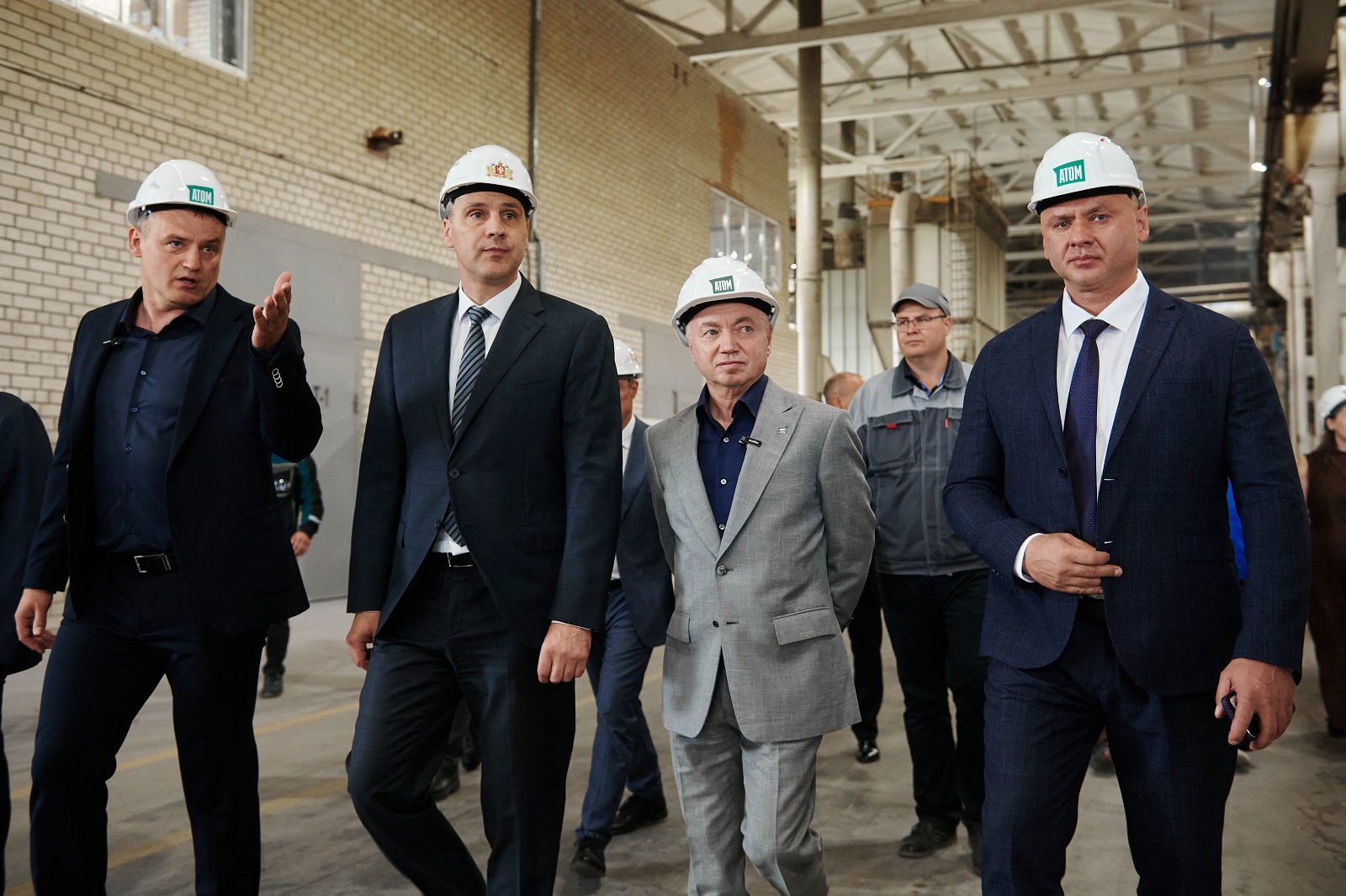 Денис Паслер оценил ход модернизации завода минераловатных плит «Атомстройкомплекса» в Богдановиче