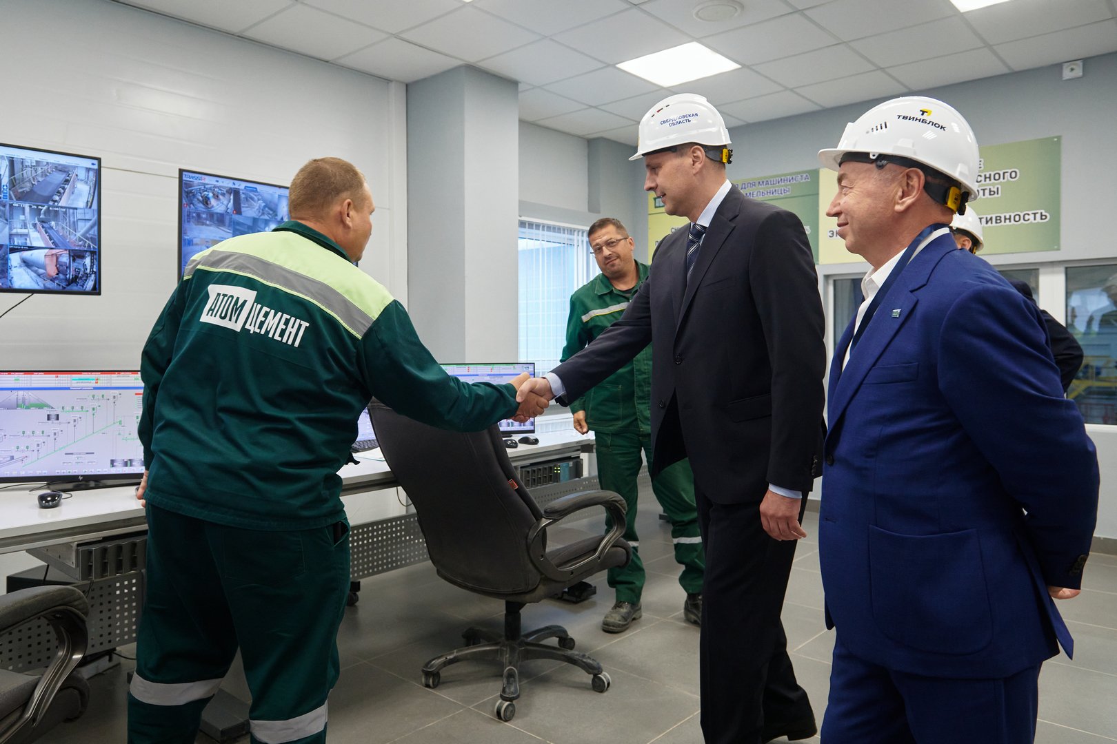 Денис Паслер посетил сысертский кластер по производству стройматериалов «Атомстройкомплекса» Денис Паслер посетил сысертский кластер по производству стройматериалов «Атомстройкомплекса»